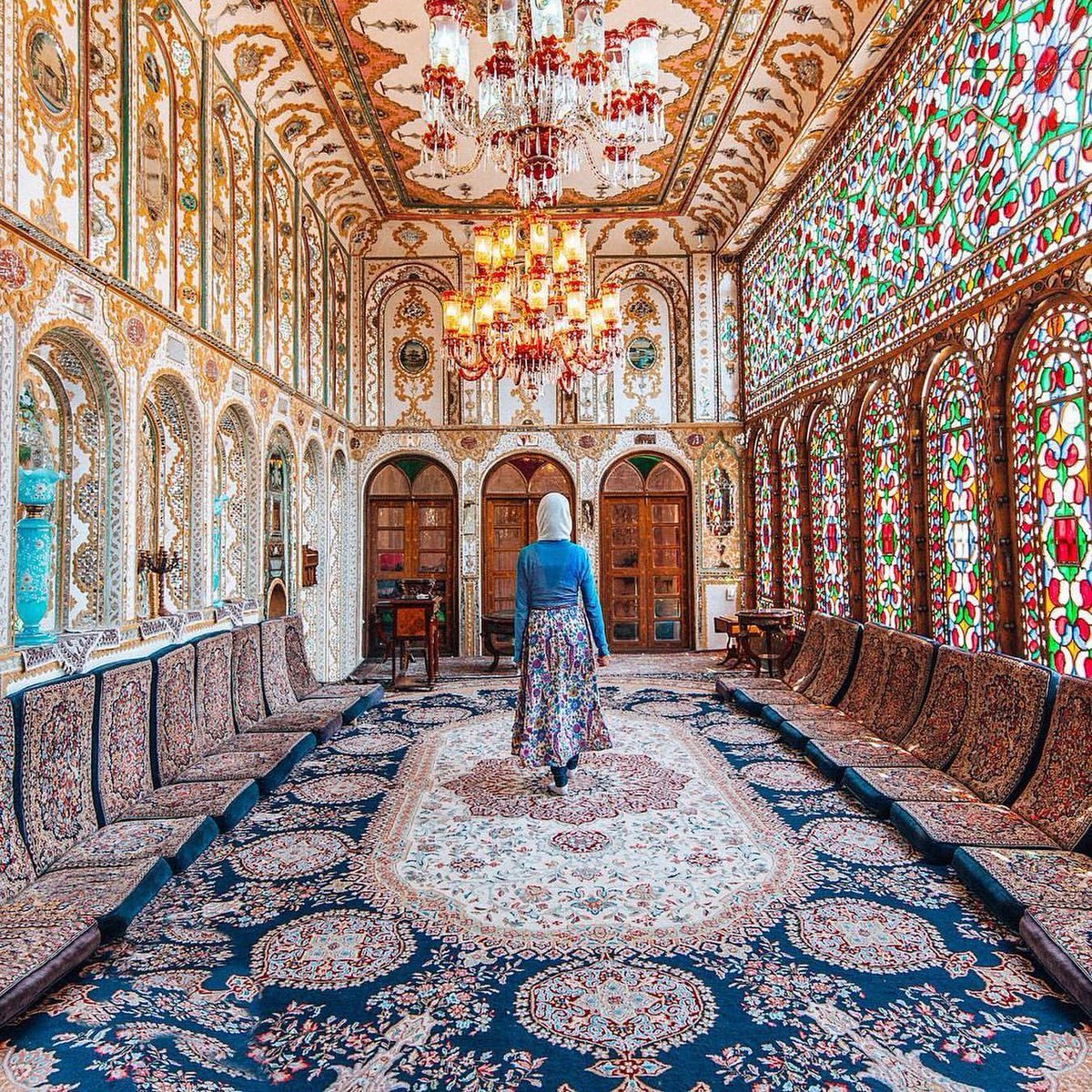 GapaTour_co's tweet photo. Mollabashi Historic House
The beautiful rooms with stained glass windows, stucco decoration &amp; mirrored walls has been made of this house a unique attraction.😍💙💚🧡❤️
#travel #travelphotography #travelblogger #travelcompany #irantraveling #irantravel #tour #tourism #adventure https://t.co/QHIwmqT16x