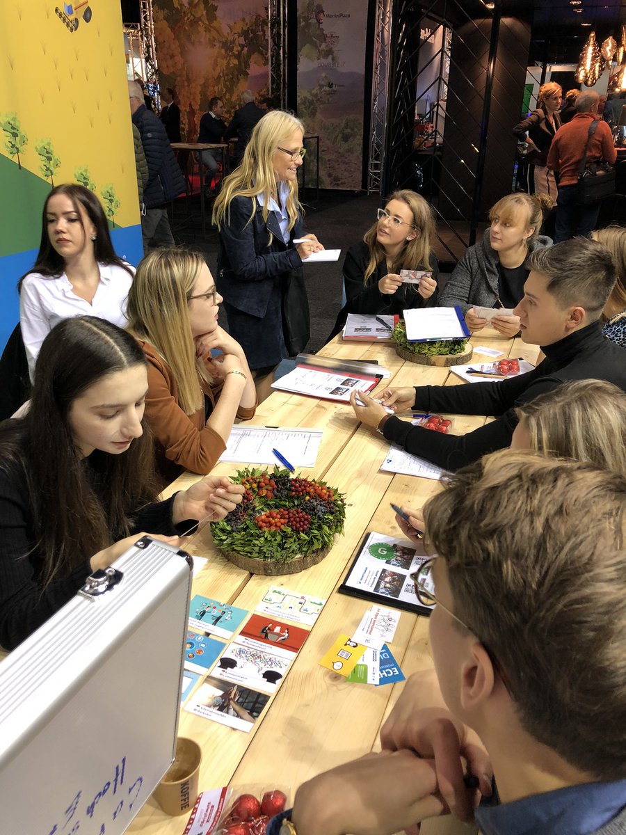 Workshop met Nederlandse en Duitse studenten van Hochschule Emden-Leer en Hanzehogeschool. Onderwerp: hoe werkt de arbeidsmarkt over de grens. Grenzenlo(o)s Talent! biedt de workshop aan. Bouwsteen van AMN. #EDR #AMN #Promotiedagen