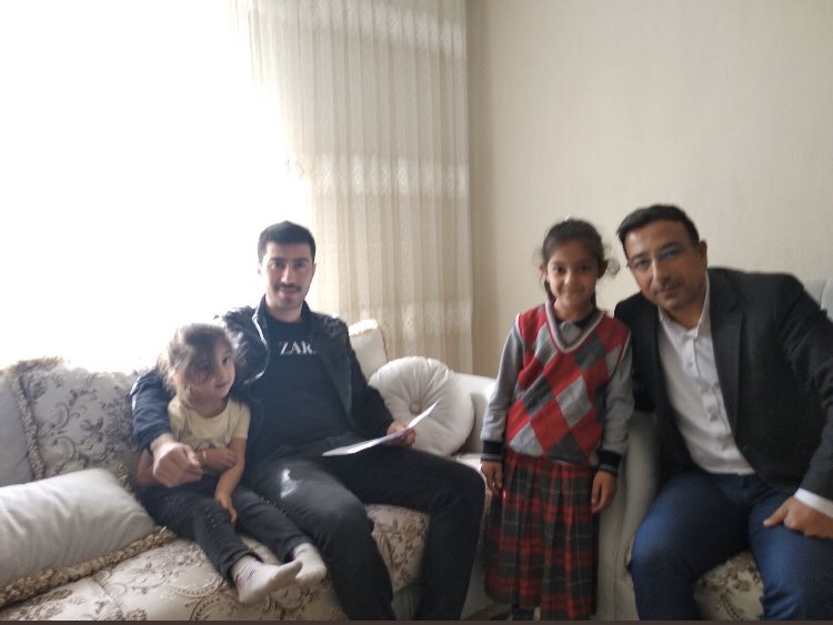 HseyinGkhanALT2's tweet photo. Bitlis /Güroymak /Yunus Emre İlkokulu öğretmenleri olarak velilerimizle bir araya geldik.
#ogretmenvelielele verince başarı kaçınılmaz olacaktır. https://t.co/5OhkSZRber