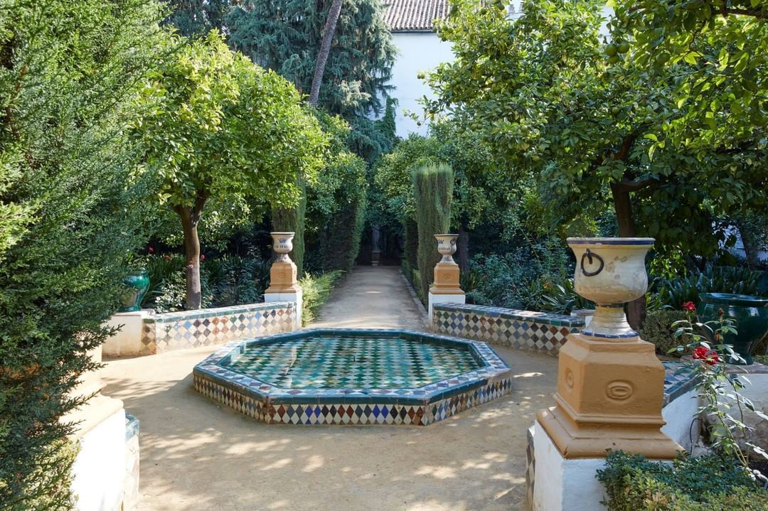 EspanaEnLatam's tweet image. The poet Antonio #Machado wrote:
"My childhood are memories of a courtyard in #Seville..." 
#DoYouKnow  the place where he was born and grew up? 
The palace of Dueñas!
👉buff.ly/2JtQ6nJ 
#Andalusia #TravelTips #SpainRoute #SpainExperience
@palaciodeduenas @sevillaciudad