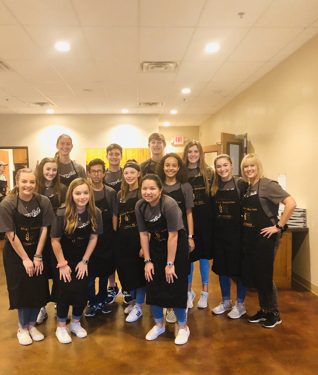 CantonHSgolf's tweet photo. Spanish Club Volunteer Day #misestudiantes #lovethesedays https://t.co/UP0O4eWodr
