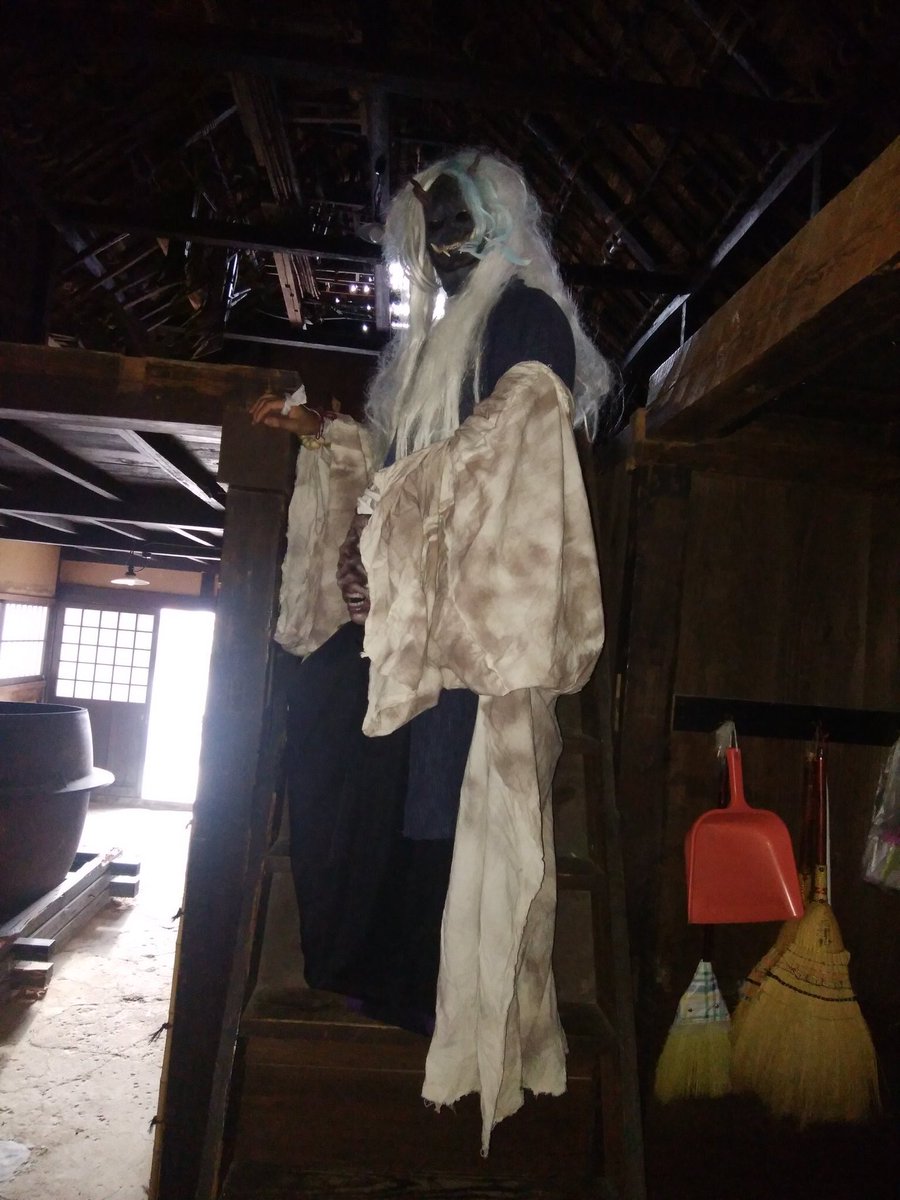 kurokimizuki44's tweet photo. 妖怪村の外れの屋敷で、わしを、見つけてしまったか。
案内しようわしの住処へ.......
すまんな、どうやらわしを狩りに来た者がやってきたようだ、昔の習わしで結界を貼る。
さらばだ。
photo:@6IU5OkfVt5nRvm9
#妖怪村 #妖怪 https://t.co/sMb0DsVvyI