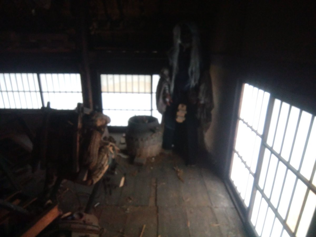 kurokimizuki44's tweet photo. 妖怪村の外れの屋敷で、わしを、見つけてしまったか。
案内しようわしの住処へ.......
すまんな、どうやらわしを狩りに来た者がやってきたようだ、昔の習わしで結界を貼る。
さらばだ。
photo:@6IU5OkfVt5nRvm9
#妖怪村 #妖怪 https://t.co/sMb0DsVvyI