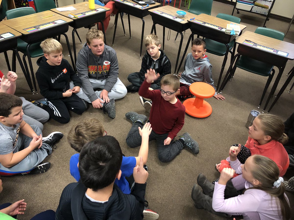 ShaunaRemus's tweet image. 4th grade Morning meetings are the best!! Rock, paper, scissors tournament!! Congrats Lijah!! #socialemotionaltime #buildingateam @BES273