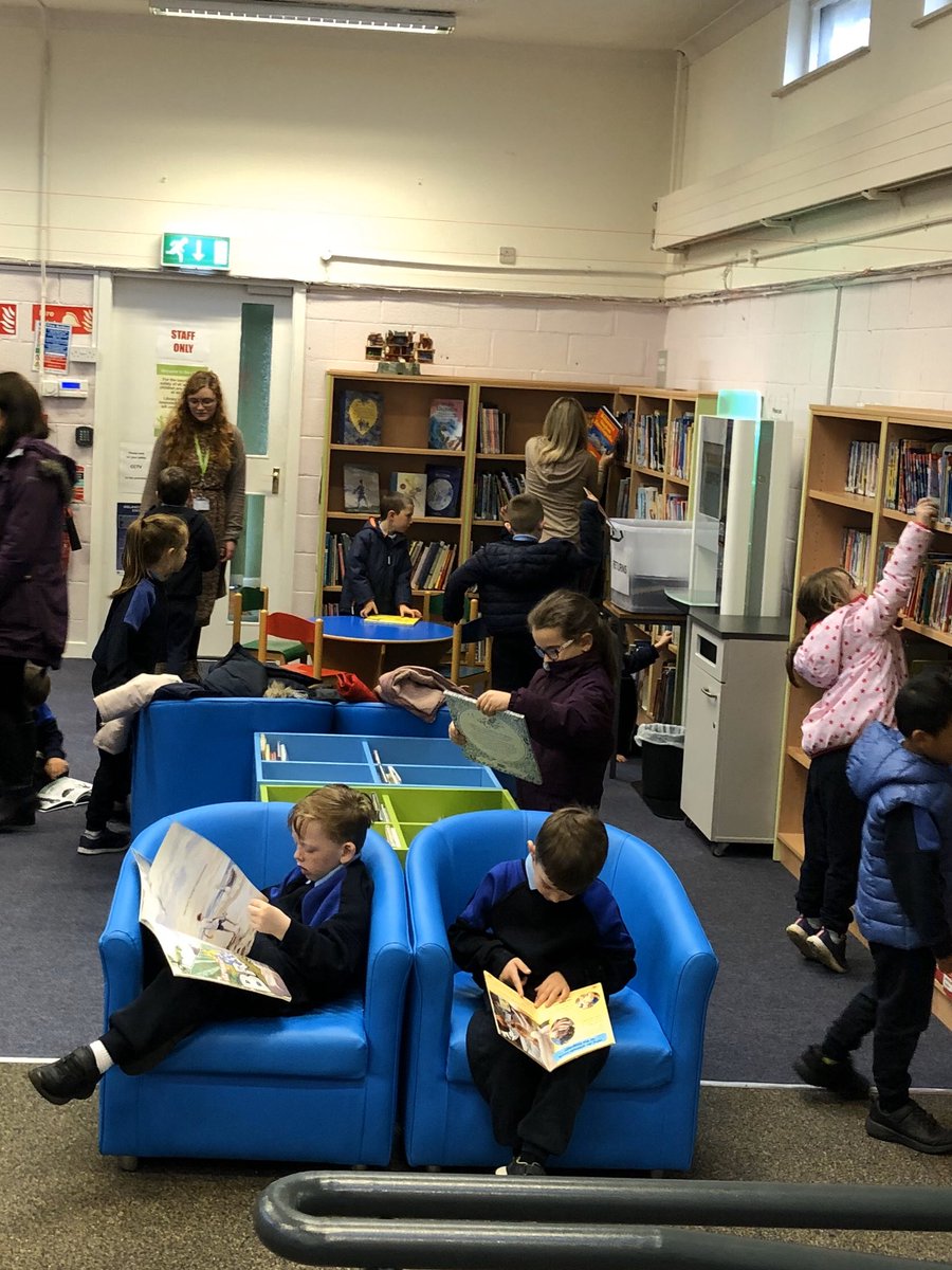 MsSwordsscmj's tweet photo. Everyone really enjoyed our visit to the library today.. we got to look at all the books and read our favourite ones  #seniorinfants @artscouncil_ie @creativeirl https://t.co/LXIqMKmDAB