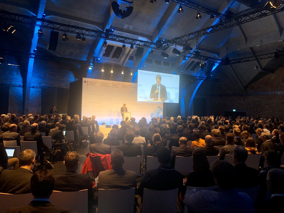 Ergebnis- und Schlussrunde #Wasserstoffgipfel Intensive und teils kontroverse Debatte im Workshop zu Energie- und Industriepolitik, berichtet StS Andreas Feicht @BMWi_Bund Grüner Wasserstoff und Einspeisung kontrovers, Zustimmung für Markthochlauf jetzt #h2strategie <a href="/dena_news/">dena</a>