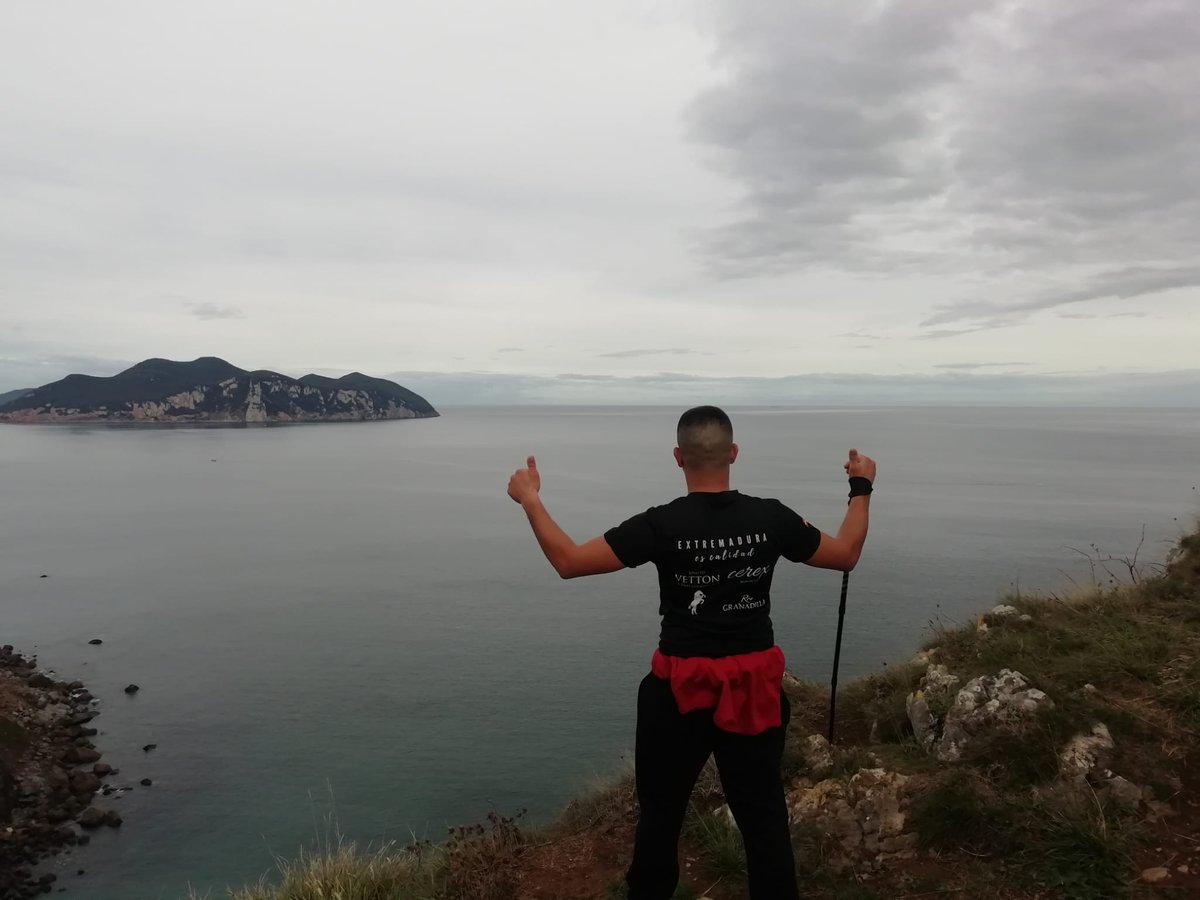 RonGranadilla's tweet photo. Desde Laredo #Cantabria, José Luis Parra nos envía las bellas vistas que contempla con su camiseta #ExtremaduraEsCalidad
@CervezaCerex
@SpiritoVetton
@RutaPlataDestil
@CerexSinGluten
@RonGranadilla https://t.co/gpKgZaRee7