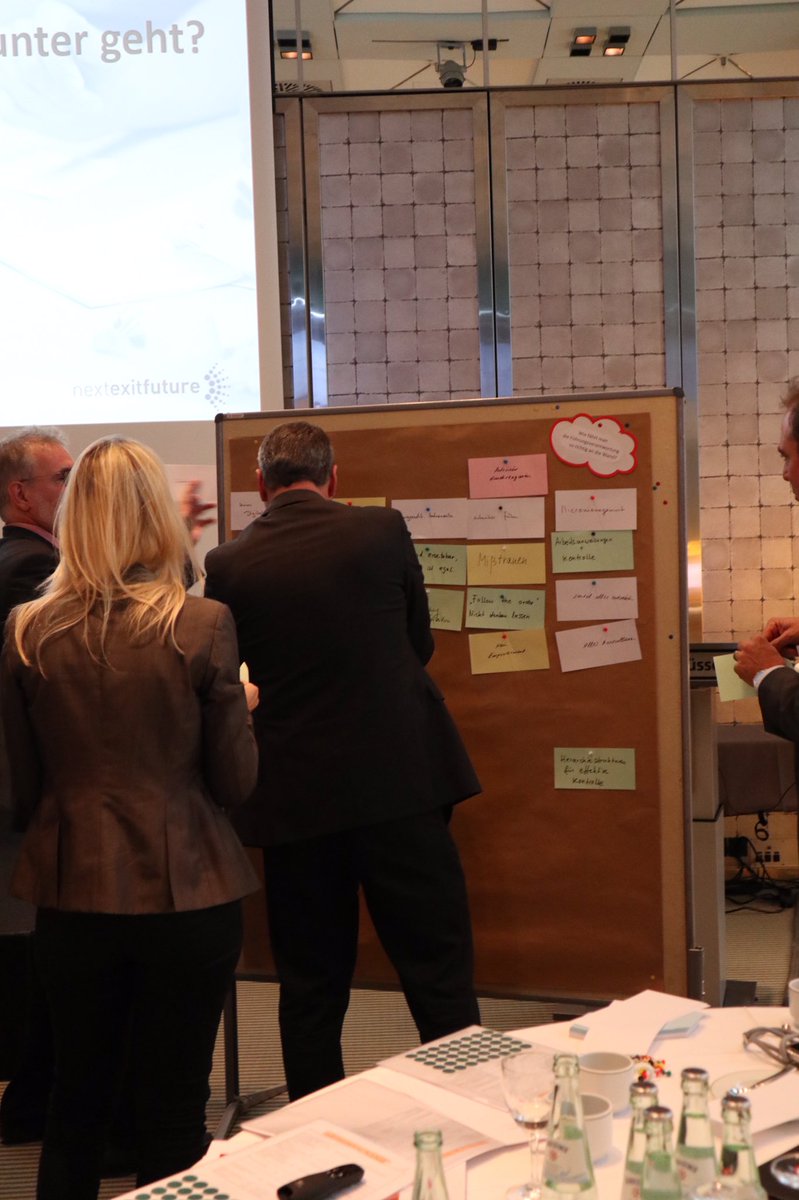 germanboardnews's tweet photo. #DesignThinking schafft #Innovation!
Zum Abschluss des #DART15 erarbeiten wir Leitlinien für ein neues #CorporateGovernance Konzept. Vielen Dank an @nextexitfuture für den Workshop! #FutureGoodGovernance #DeutscherAufsichtsratstag https://t.co/wOrfxCKzLO