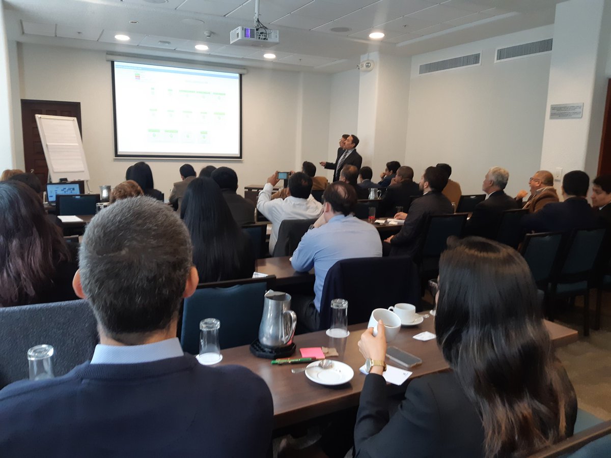 #AHORA I Taller de Consenso y Compromiso Sector Público y Sector Privado para la Implementación de los #ComponentesDigitales del Plan de #Competitividad del Perú <a href="/MEF_Peru/">Ministerio de Economía y Finanzas</a> <a href="/PeruPaisDigital/">Secretaría de Gobierno y Transformación Digital</a>