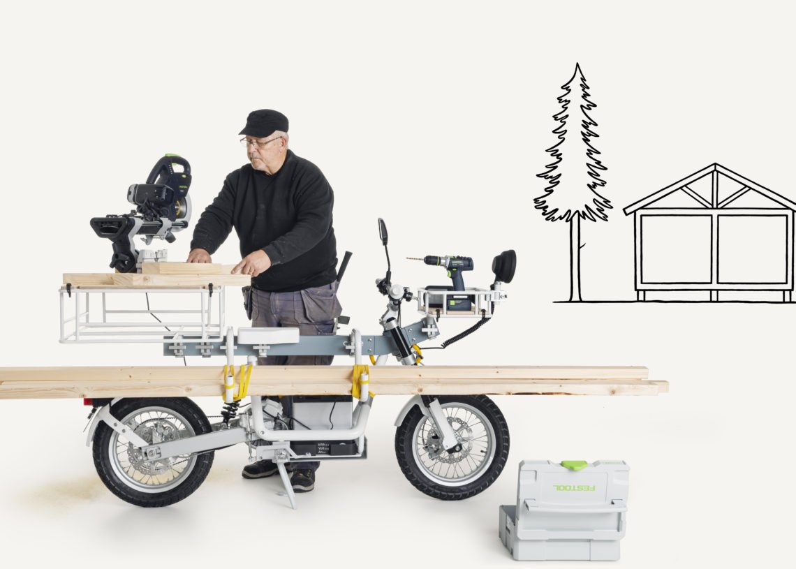 e__moto's tweet photo. Carpentry on the back of a motorcycle?!? 
Looks like it could be possible with CAKE's new Ösa - check out more details and full specs below 👇👇👇

https://t.co/kNZIm8rAZd

#electricbikes #ebikes #commuter #cake #offroad #workhorse #dualsport #ElectricVehicles  #ev #tradesman https://t.co/JeStbr8BtJ