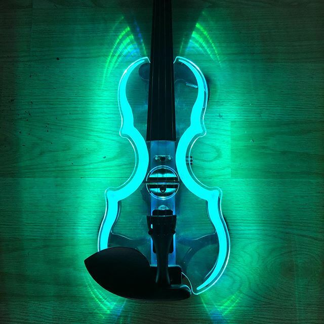 ElectricVlnShop's tweet photo. Anyone have a holiday party coming up? Imagine the impression you’d make with this Spectra LED violin!
.
.
#spectraviolin #ledviolin #violin #electricviolin https://t.co/RUgtyoZO3J https://t.co/i10oBuz4Zo