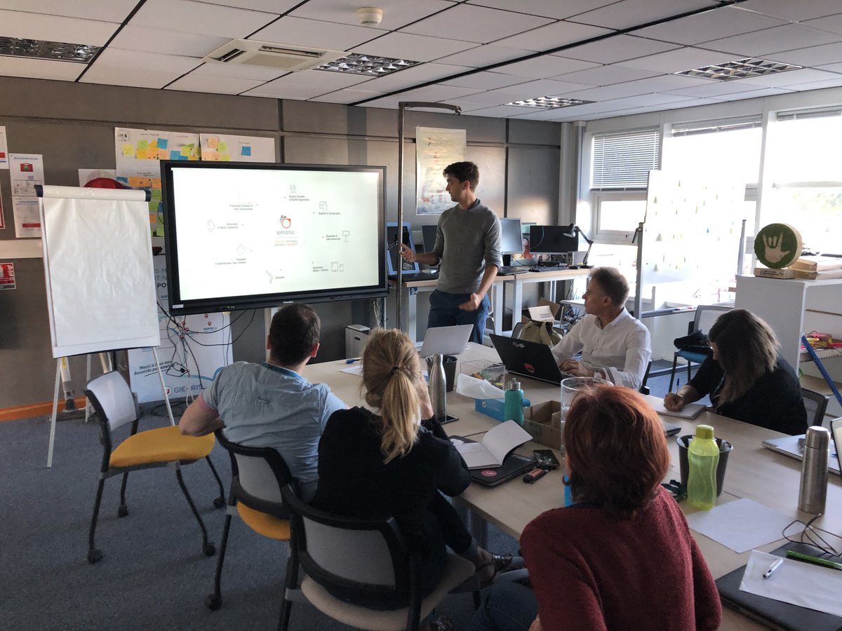 EMOTIC's tweet photo. #Acculturation | #Workshop #DesignAdaptatif chez @U_GIE_IRIS animé par notre #UX #Researcher : un atelier s'inscrivant dans leur démarche #innovante qui permet au travers d'expérimentations de développer l'intelligence collective ! #UXResearch #design https://t.co/sBq8wK1NaN