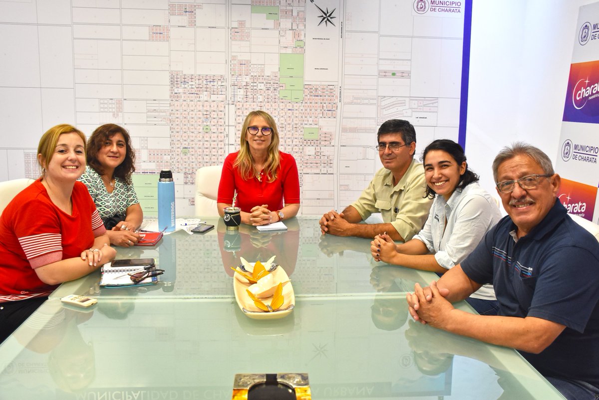 La Intendente María Luisa Chomiak se reunió hace instantes, con quienes asumirán como integrantes del Concejo a partir del próximo 10 de diciembre desde el espacio político del #FrenteChaqueño,con el objetivo de ir coordinando lo que será la actividad legislativa.