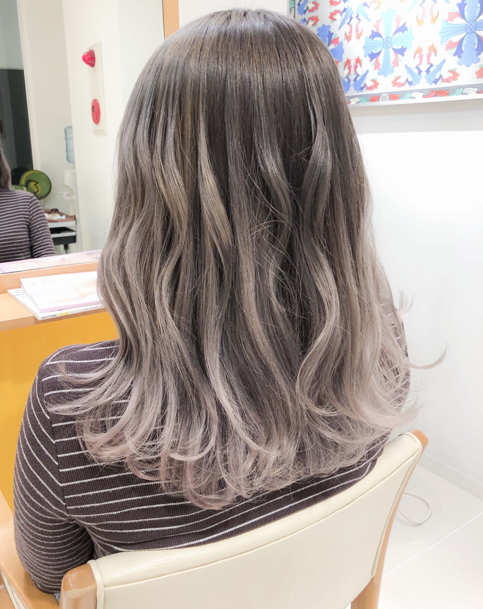 原宿 表参道ブリーチ グラデーション透明感ヘアカラー美容師 中村 清彦 原宿美容室ブリーチ透明感カラーご予約はリンクまで スタッフ募集 ブリーチカラー スタッフ募集 中途アシスタント募集 ミルクティーカラー ダブルカラー ヘアスタイル