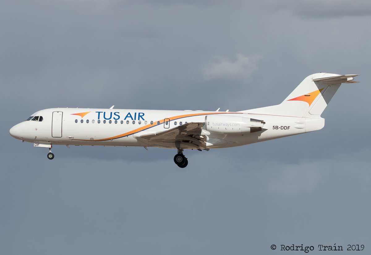 Hoy martes un #Fokker70 en <a href="/zazAirport/">Aeropuerto de Zaragoza</a>  de la compañia @TusAirways