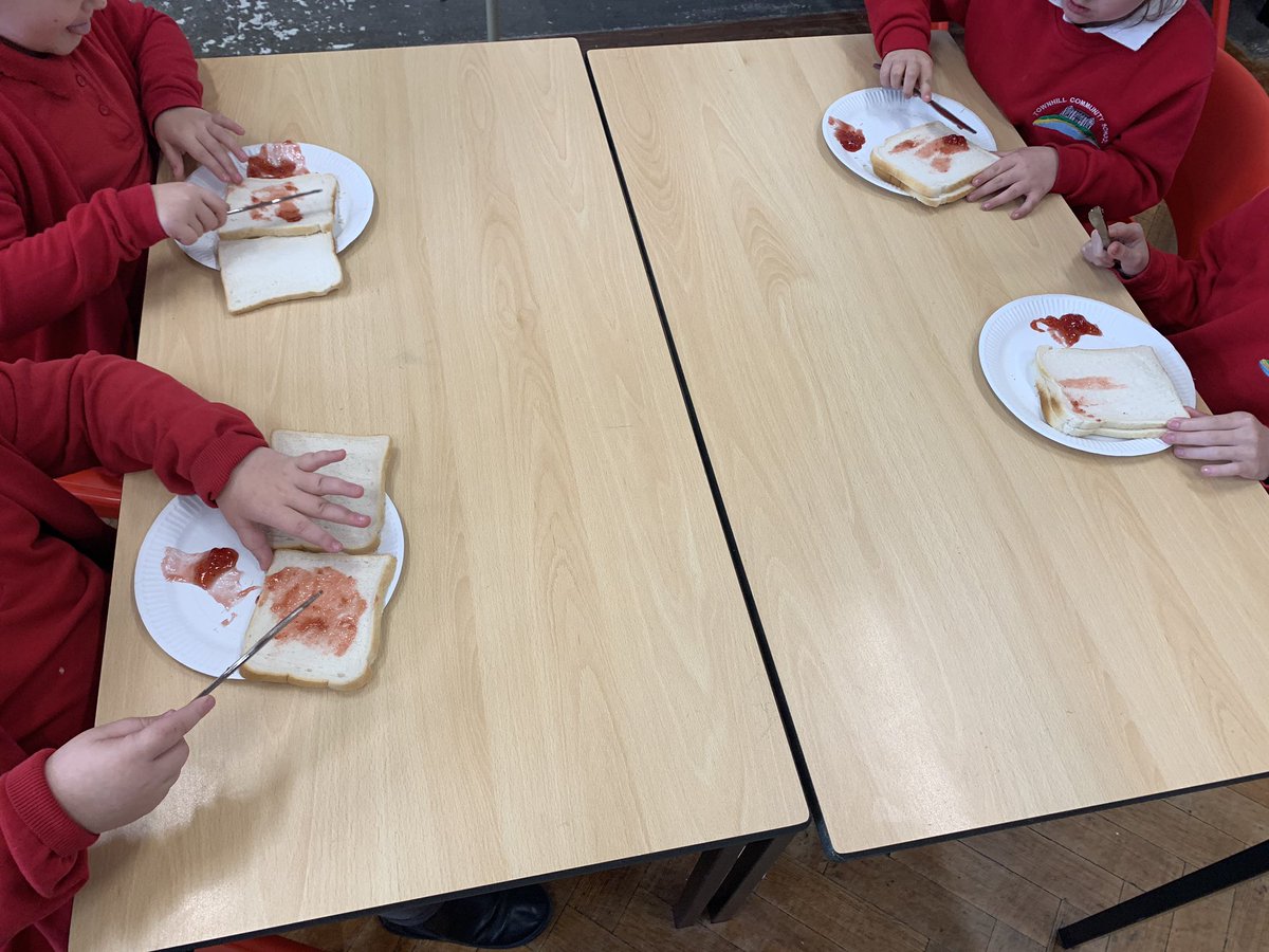 BubsyTownhill's tweet photo. Year 3 enjoyed following instructions to make a jam sandwich... yummy! 😋 #THCy3 #THCliteracy #sandwichday https://t.co/4WYwTP6RUW