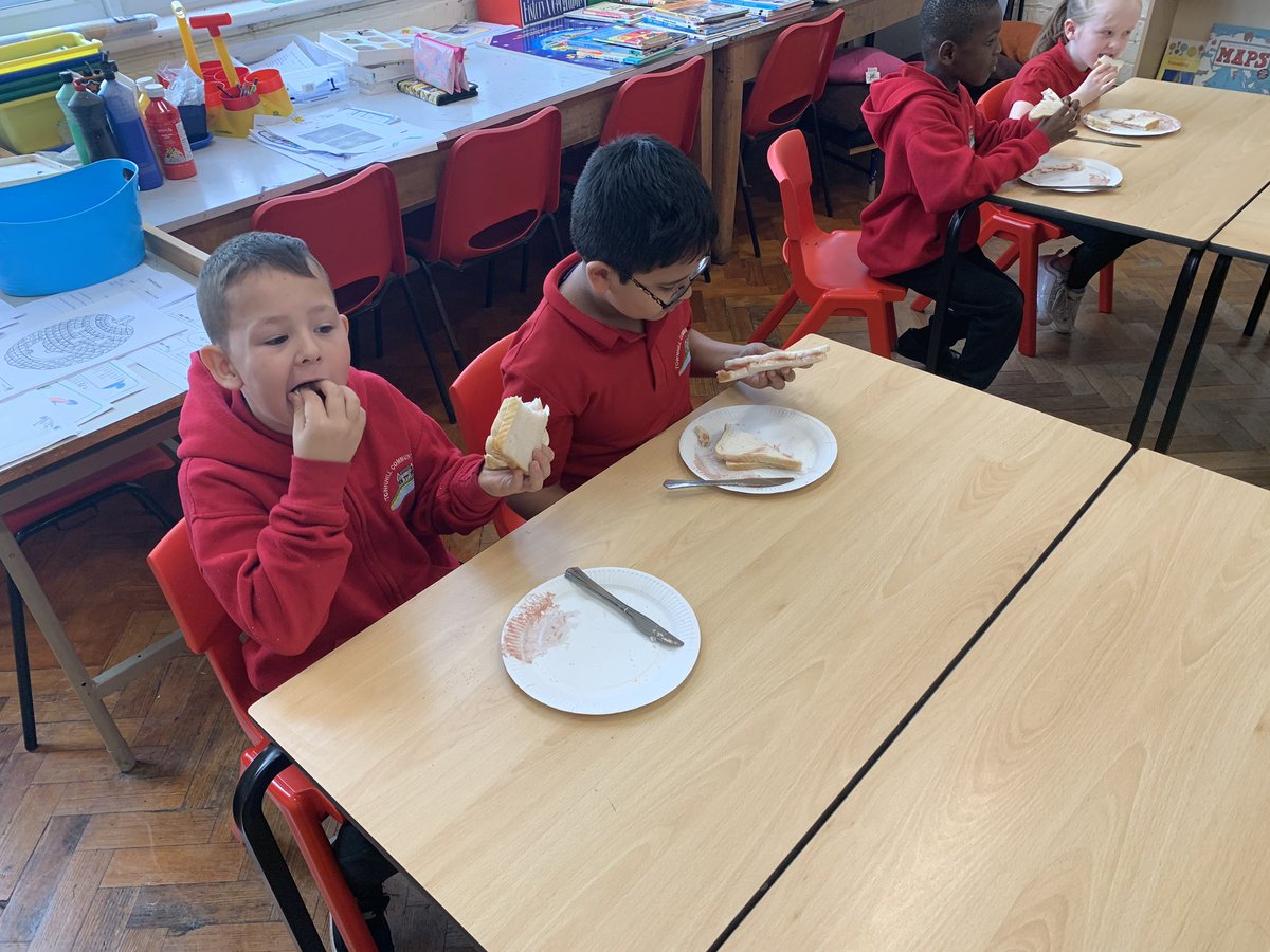 BubsyTownhill's tweet photo. Year 3 enjoyed following instructions to make a jam sandwich... yummy! 😋 #THCy3 #THCliteracy #sandwichday https://t.co/8bVDSCY4QC