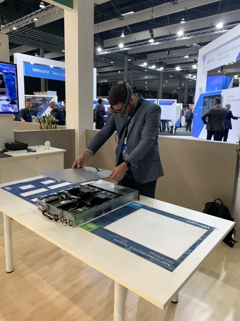 ProjectVxr's tweet photo. Turns out #ProjectVXR can even teach some in sales how to build a Dell Server #VMworld2019 https://t.co/Xg1GVpQygc