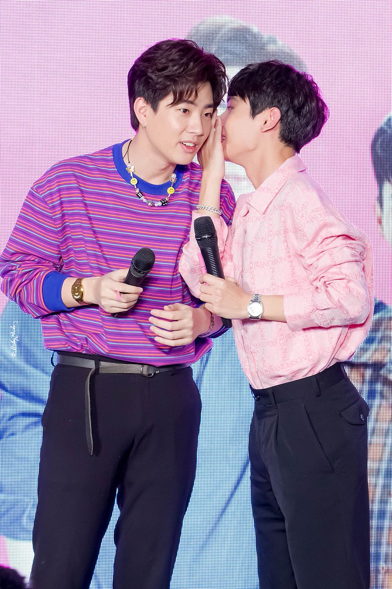 B_Babypach12's tweet photo. •2019.10.17• ~ กระซิบรัก 😆 @off_tumcial @AtthaphanP
#ออฟกัน
#OffGunxMistine
#Ebmistine
#MistineBlackandBoy https://t.co/wCZJfqurJt