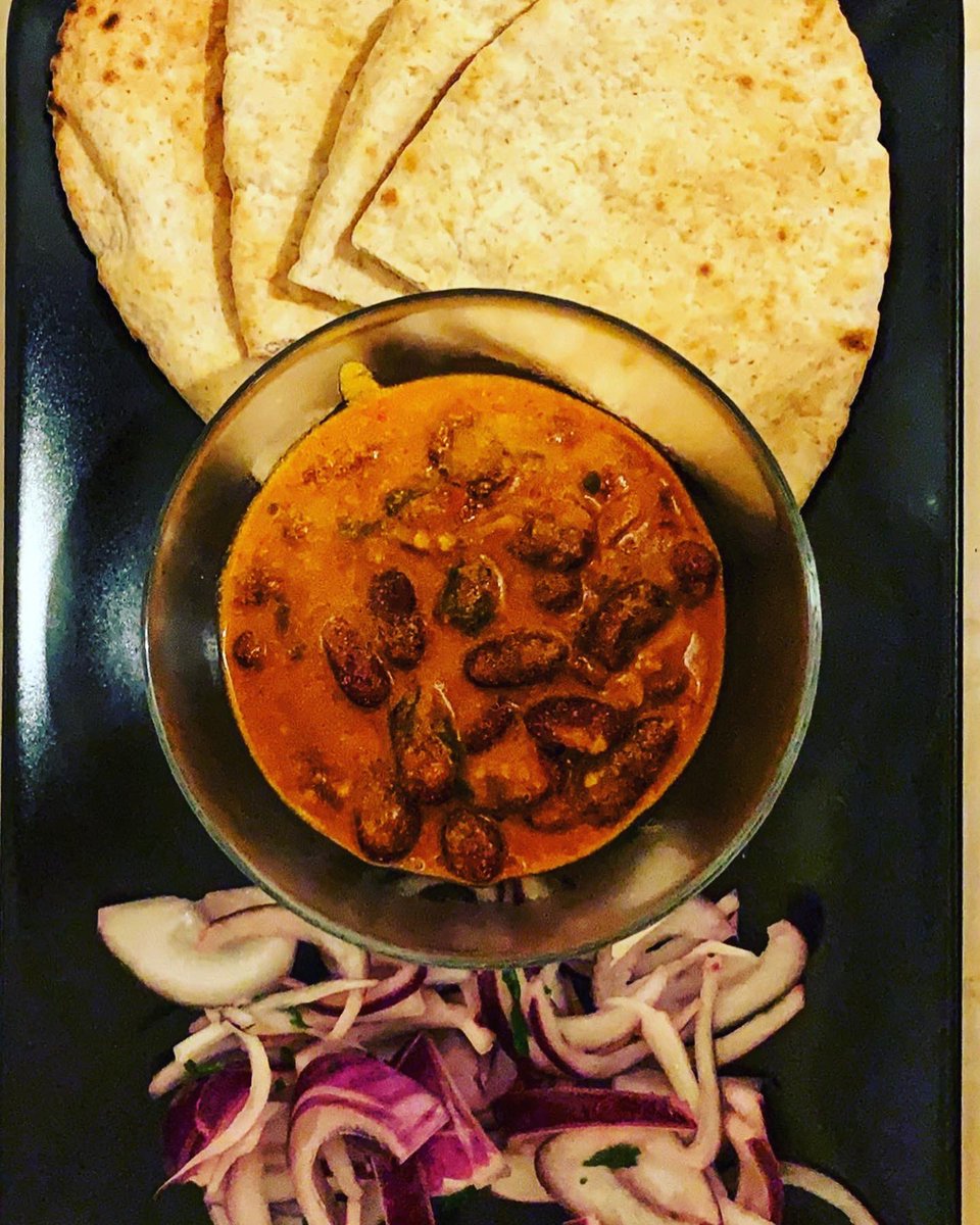 kitchnwtchngirl's tweet photo. Rajma curry is basically made using red kidney beansand spices #rajma #indianfood #rajmachawal #foodporn #foodie #foodblogger #foodgasm #yummy #healthyfood #homemade #kidneybeans #foodies #desifood #eatinglondon #justonebite #forkyeah #spoonfork #buzzfeedtastyveg #sogoodfood https://t.co/lrlEdT6r76