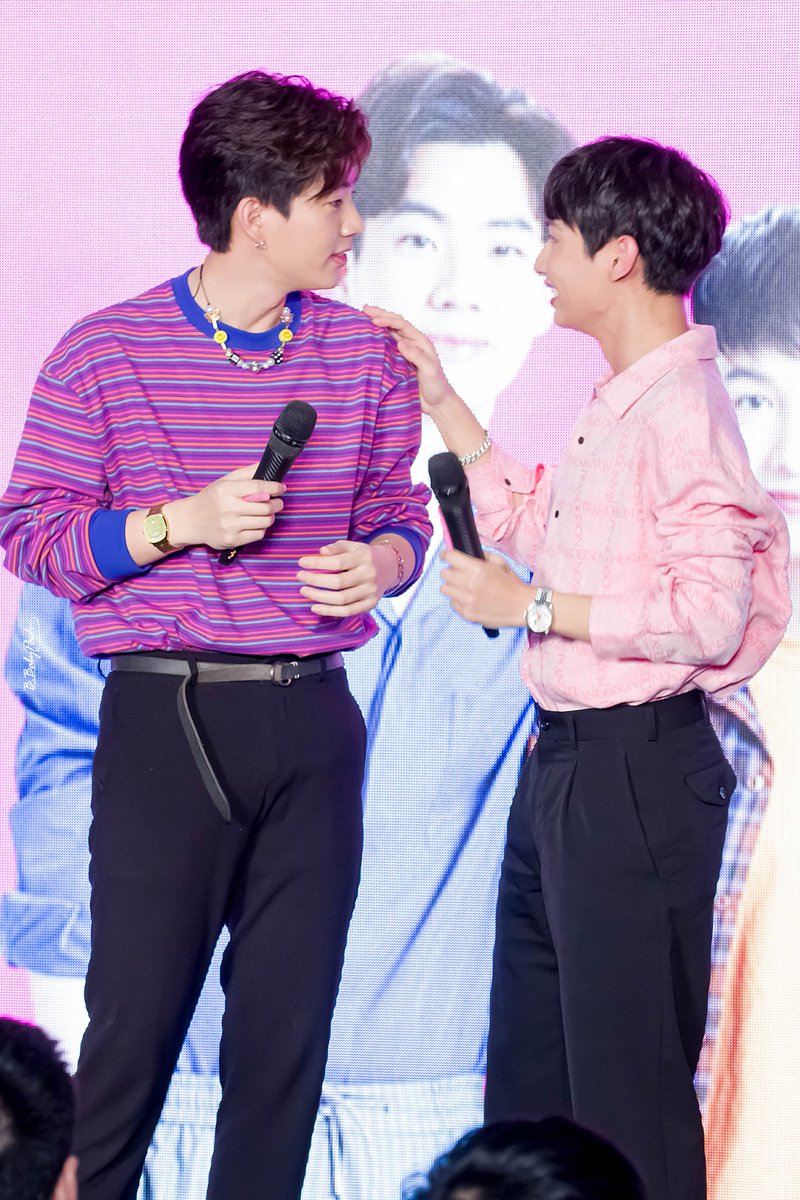 B_Babypach12's tweet photo. •2019.10.17• ~ กระซิบรัก 😆 @off_tumcial @AtthaphanP
#ออฟกัน
#OffGunxMistine
#Ebmistine
#MistineBlackandBoy https://t.co/wCZJfqurJt