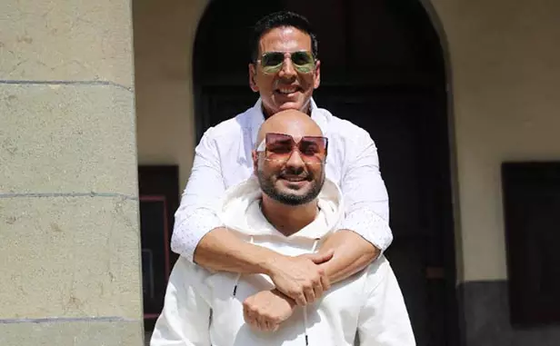 rjnidhiredfm's tweet photo. when it comes to music every heart tends to say #Filhaal lets listen the favorite music ,here's the First look of @akshaykumar and @NupurSanon music video #Fillhal Written @Jaani also features Punjabi actor @AmmyVirk magic voice of @BPraak #awesome #music #lovesong #musiclover https://t.co/AmCHrD4rl9