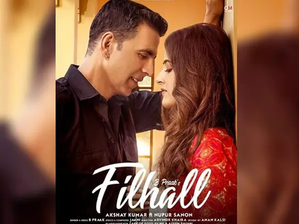 rjnidhiredfm's tweet photo. when it comes to music every heart tends to say #Filhaal lets listen the favorite music ,here's the First look of @akshaykumar and @NupurSanon music video #Fillhal Written @Jaani also features Punjabi actor @AmmyVirk magic voice of @BPraak #awesome #music #lovesong #musiclover https://t.co/AmCHrD4rl9