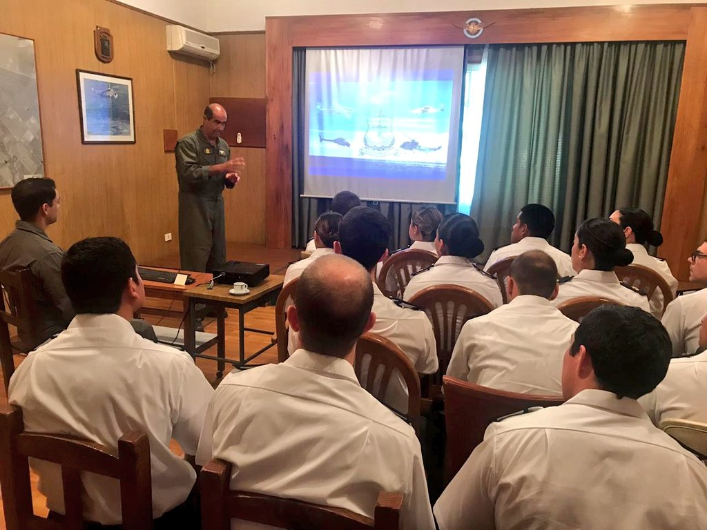 #martes #aviación #profesionales 
Base Aeronaval Comandante Espora. Cursantes CUINA visitan la 2.ª Escuadrilla Aeronaval de Caza y Ataque, la Escuadrilla Aeronaval Antisubmarina y las Escuadrillas Aeronavales de Helicópteros
