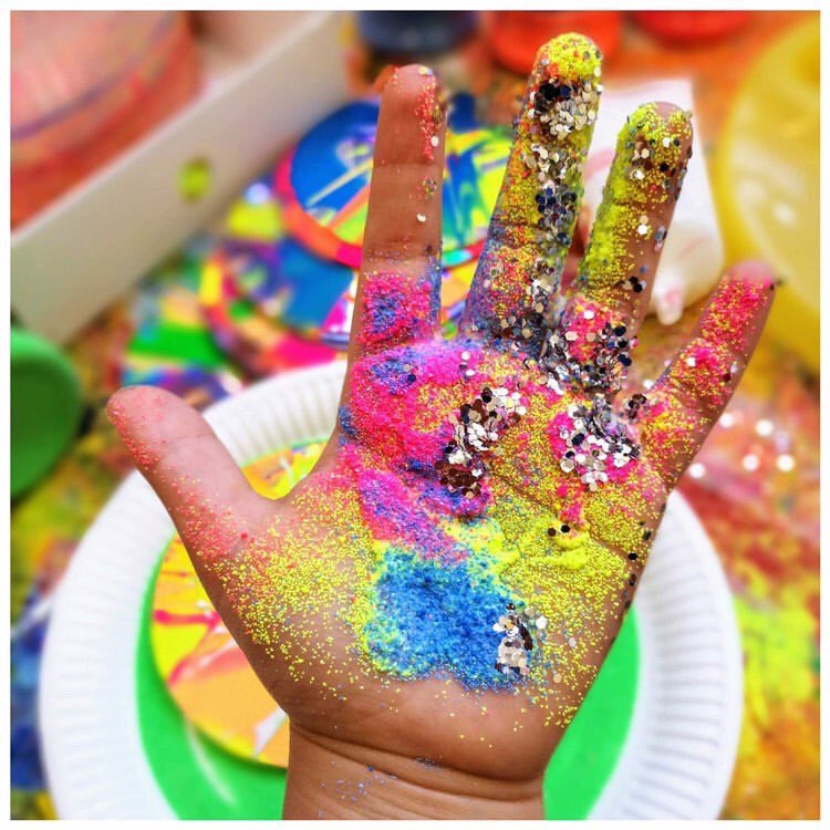BrianCleggArt's tweet photo. We canβt wait to show you what these little hands have been creating for bonfire night with our Fluorescent sand, Fluorescent Ready Mixed Paint & Craft Bioglitterπππππ !! Stay tuned ππ #bonfirenight #fireworks #fireworkcrafts #fireworkdisplay #5thnovember #brianclegg https://t.co/hwAIgSaon9