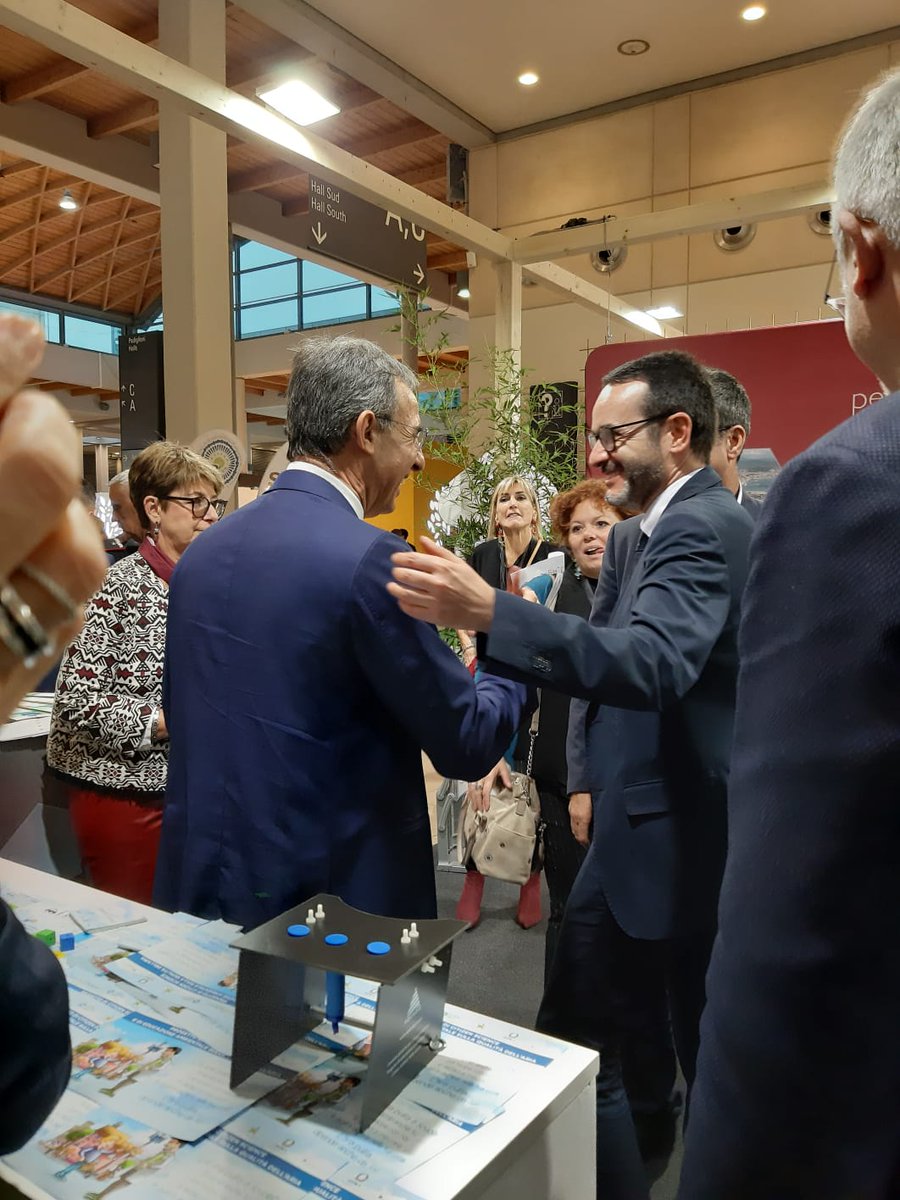 ISPRA_Press's tweet image. Allo stand @SNPAmbiente di @Ecomondo il @SergioCosta_min @minambienteIT con il Presidente @ISPRA_Press #Laporta e il DG @alebratti per il lancio del Progetto di #citizensscience #Cleainair #school, sensibilizzare con le scuole  sul tema qualità dell'aria