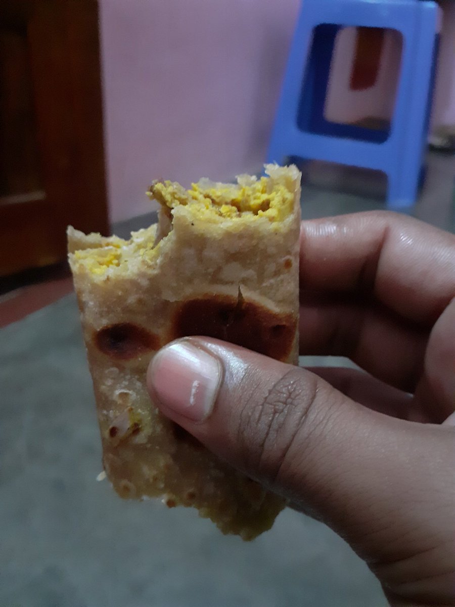 Iharish999's tweet image. సరిలేరు నీకెవ్వరు 
అమ్మ చేతి వంట😘
Do you miss it 😄 bro @iamyamuna
#EggRole 😋