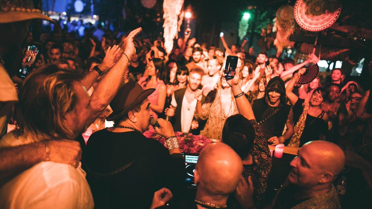 donotsit_'s tweet photo. Do Not Sit family - love, respect, and MAGIC! 🔮✨ #allaboutthemagic
​@djbehrouz https://t.co/vAkw2iNuoM