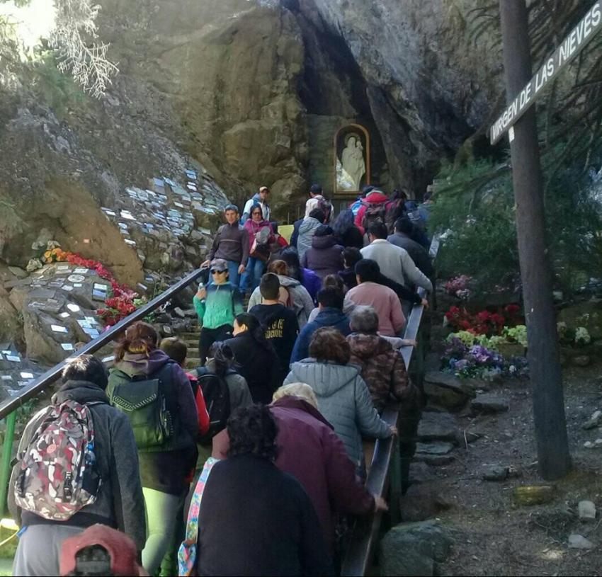 Mons. Chaparro: “Virgen de las Nieves, aquí estamos tus hijos” #Bariloche #NuestraSeñoradelasNieves ow.ly/uoG630pPZBz
