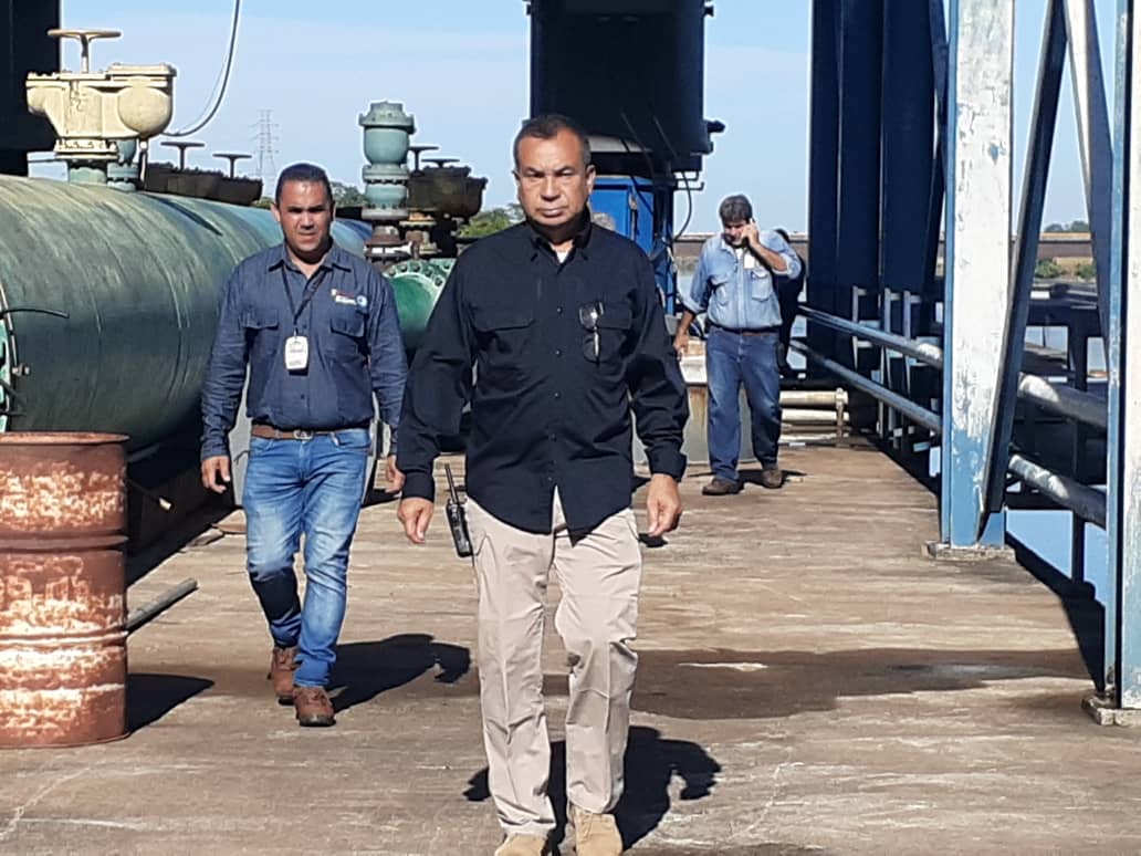 OTBolivar's tweet photo. Gob. @justonoguerap se encuentra  verificando los trabajos de mantenimiento y adecuación de las bombas de la estación Golfo 4 que alimenta al Acueducto Macagua en Caroní, acometidas de calidad que garantiza el servicio del suministro de agua potable a los habitantes de San Félix. https://t.co/uYWgXTszj5