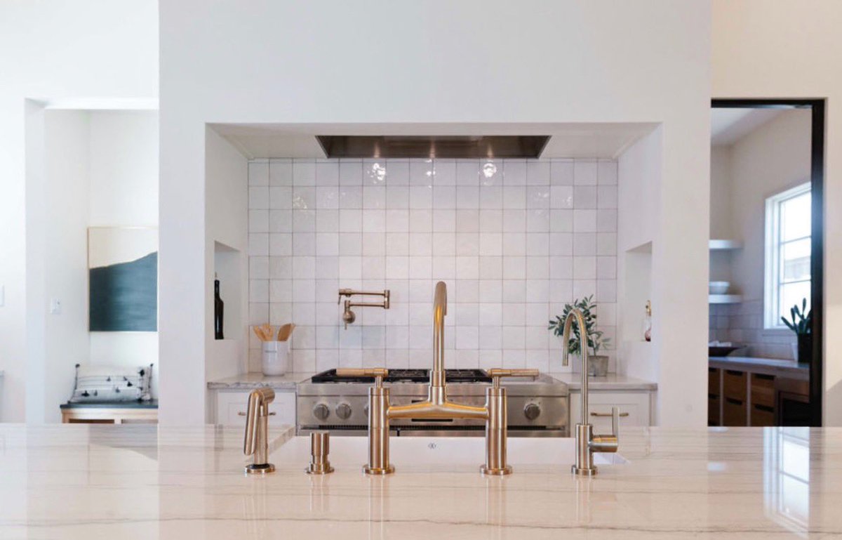 235Designs's tweet photo. Simplicity at its best 🖤
#ATLmkt #interiordesign #paradehome #kitchendesign https://t.co/zOGohSPfEK