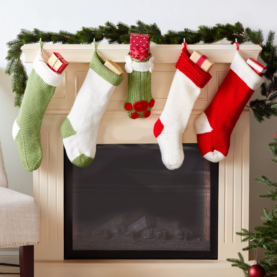 RedHeartYarns's tweet photo. Tis the season for stitching! Whether you're looking #festivedecor or or the perfect pattern for #gifting we have an option for you. Explore over 80 new #holidaypatterns here: https://t.co/I4YzqFQ5hE https://t.co/1uDvXXvh4e