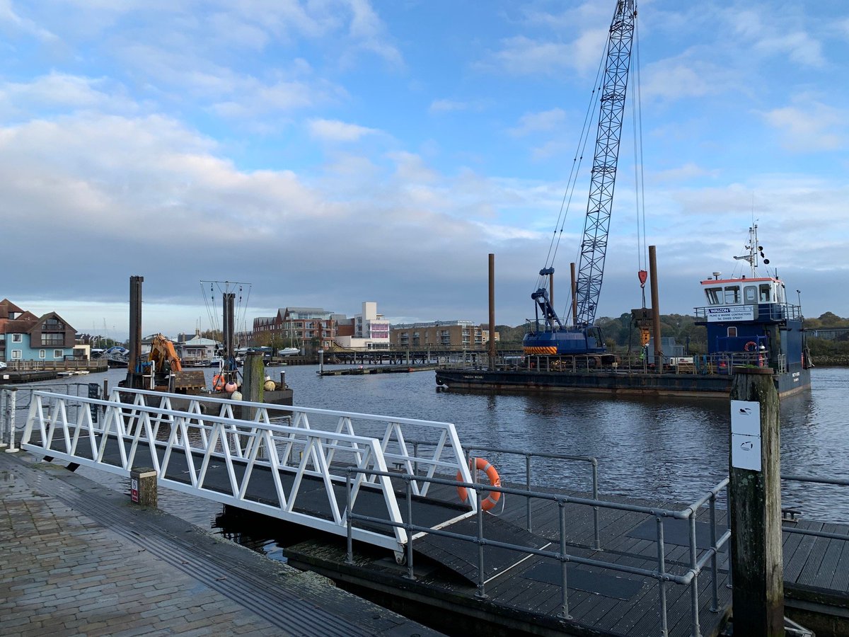 LymingtonHC's tweet photo. TOWN QUAY MOORING WORKS STARTED @WalconMarine started the works to remove the old pontoon and mooring piles in preparation for the new facilities. The old visitor pontoon has already gone and work continues... Read more @ https://t.co/ZA0J8fmEoO
#lymington #townquay #mooring https://t.co/2uirKHle8w