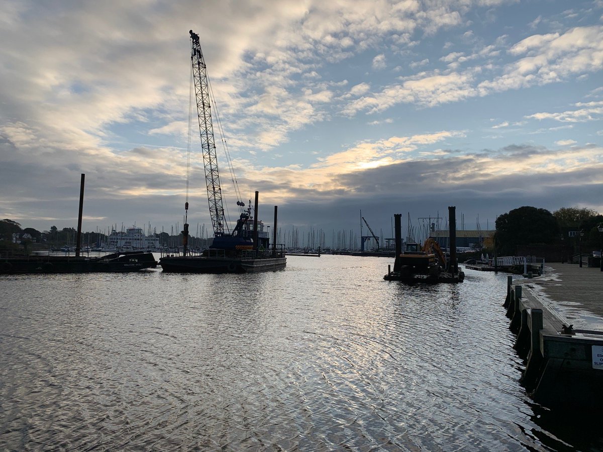 LymingtonHC's tweet photo. TOWN QUAY MOORING WORKS STARTED @WalconMarine started the works to remove the old pontoon and mooring piles in preparation for the new facilities. The old visitor pontoon has already gone and work continues... Read more @ https://t.co/ZA0J8fmEoO
#lymington #townquay #mooring https://t.co/2uirKHle8w