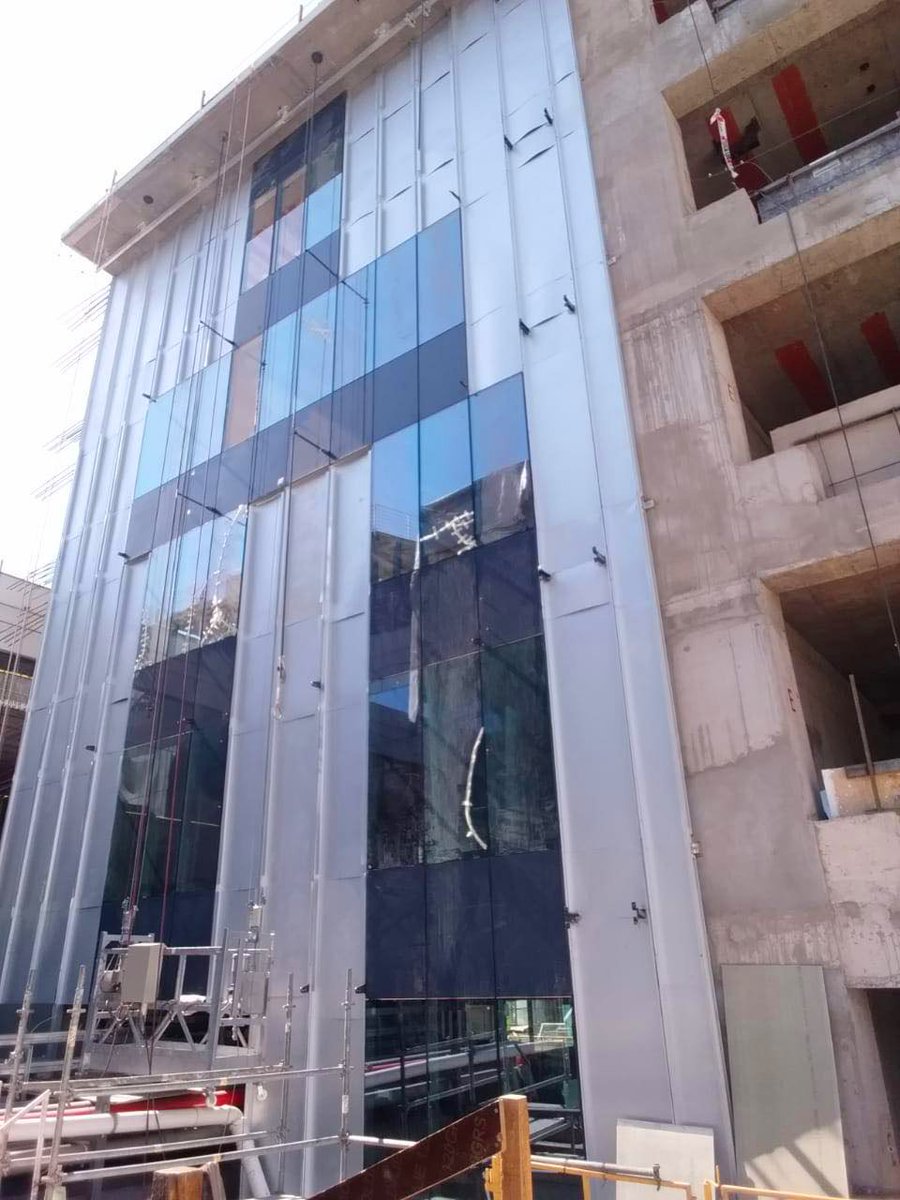 BerciaArq's tweet photo. ¡Seguimos avanzando en la ACHS! Esta es la fachada norte del edificio, la cual cuenta con Laminam 5, calce antracita con tratamiento hydrotect.

#Bercia #ACHS #Arquitectura #Architecture #Laminam #Hydrotect https://t.co/3PuqtfN9Uk