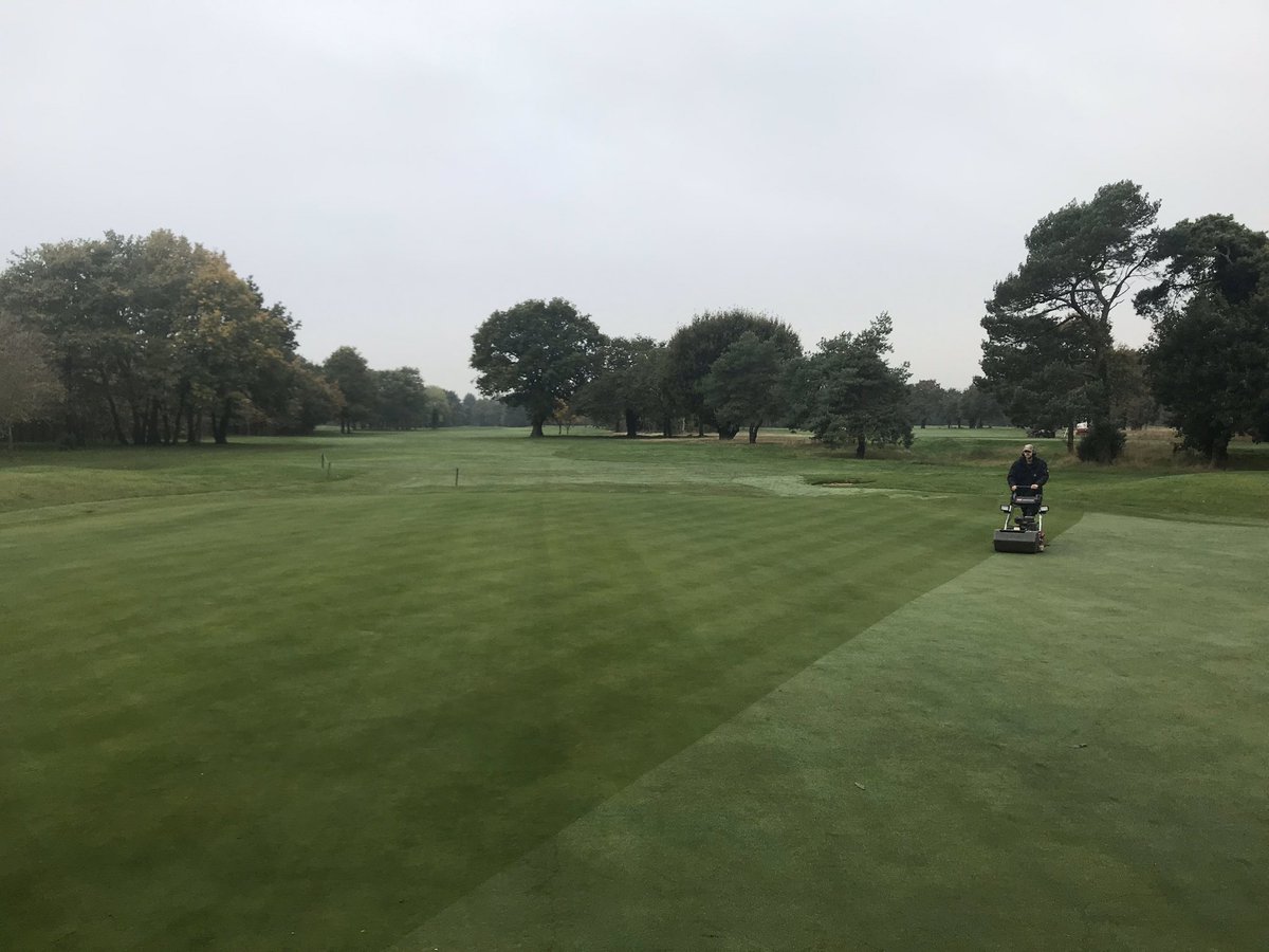 samevansmg's tweet photo. Love to see the hand mowers out! @robbie5914 @FulwellGC #17thgreen https://t.co/kyz1Oud7D1