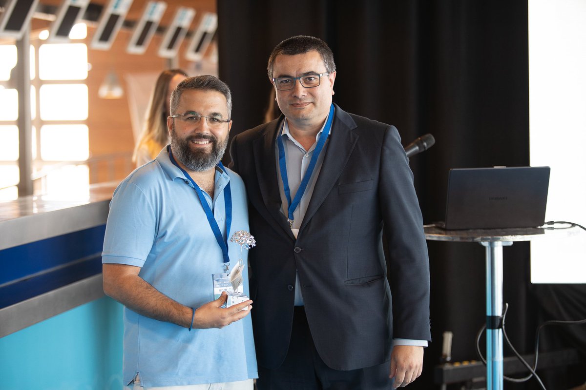 Snom Technology GmbH recibió el galardón al Mejor Producto por su Estación Base Multicelda DECT M900. ¡Enhorabuena 😉! Descubre todos los productos presentados a concurso en #VoIPDAY19 y las características del producto ganador aquí ↪️ voip2day.com/es/2019/produc…