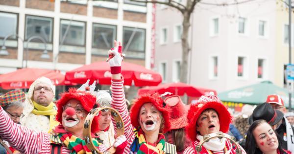 koeln_de's tweet photo. 11.11. in Köln: hier ist das ganze Programm in der Altstadt! https://t.co/FchpOB94Sh #Karneval #Sessionsbeginn https://t.co/mtwWQu1TYO