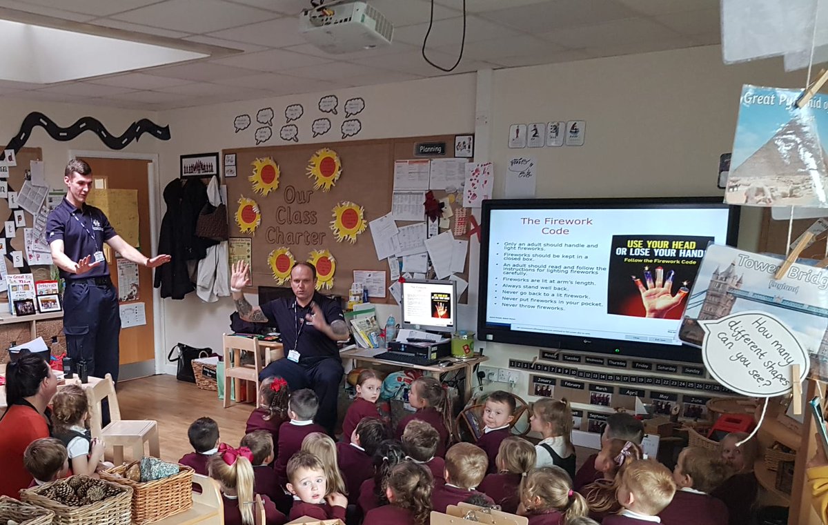 CDDFRS's tweet photo. Spennymoor blues visited Cleves Cross Primary yesterday 🚒 Watch Manager Forward & Apprentice Firefighter Dance 👩🚒 talked to the pupils about staying safe this Bonfire Night 👍 with Firefighter Abson modelling ththe kit we wear to keep us safe #BetterBonfireNight https://t.co/VBt4UgPBMz
