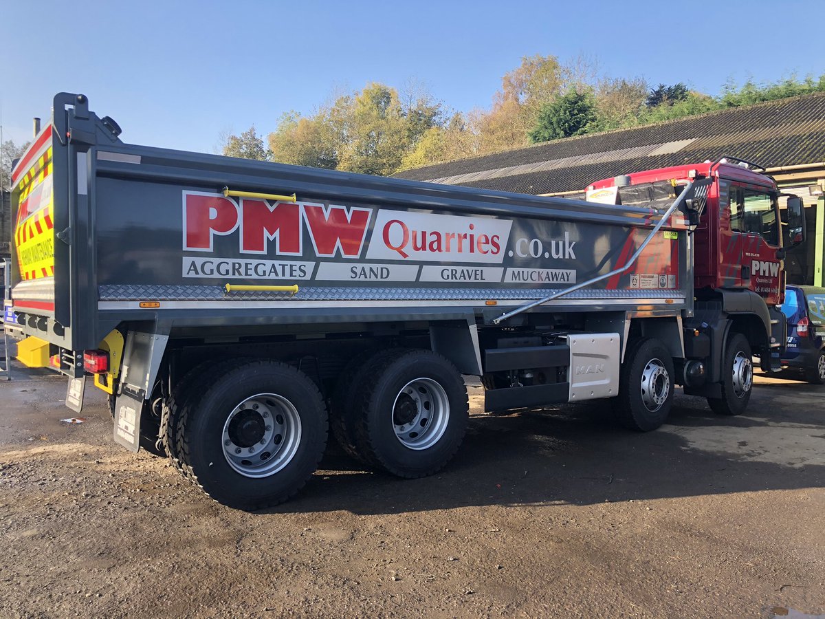 ltownendltd's tweet photo. 🤩🤩@PMWQuarries adding to their fleet with another @mantruckbusuk MAN TGS fitted with our Samson Smooth Hardox Tipper Body, @BinottoUK B3 Tipping Gear, @VishayIndust PM1155 and @ShurcoUK Sheeting System. @hardoxinmybody #samsonsmooth #toughandtrusted #tipper https://t.co/xIJtZm9KwF