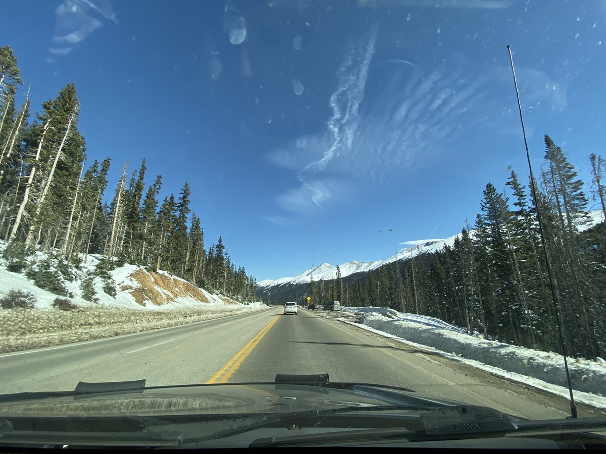 Danielle_Low's tweet photo. Colorado drives 🚗 https://t.co/ocIkQo14ny