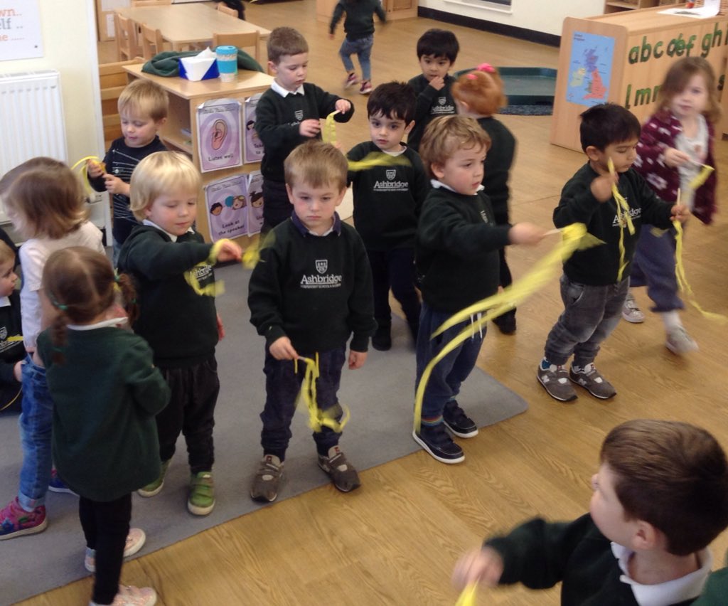 Super sparklers ☄ <a href="/ashbridgeschool/">Ashbridge School</a> #Bonfire2019 #Sparkle