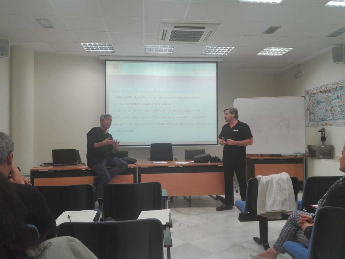 riniciat's tweet photo. Hoy hemos iniciado una acción formativa en materia de prevención de la violencia machista  con los funcionarios de la Delegación del Gobierno de la Región de Murcia. 
Gran respuesta por parte del alumnado, agradecidos por seguir contando con nosotros en la lucha contra esta lacra https://t.co/0EiZdE55HP