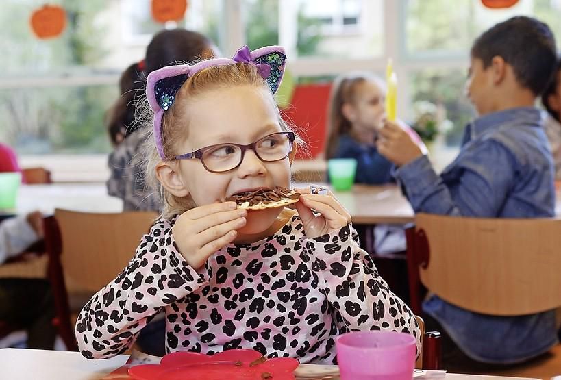 Nationaal Schoolontbijt op de Hilversumse Goudenregenschool: ’Kinderen gaan best vaak met lege maag naar school’ dlvr.it/RHgCMx