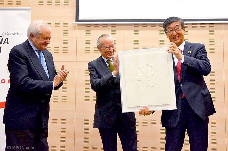 ESJAPONcom's tweet photo. 🇪🇸🇯🇵
スペイン日本財団 (Fundación Consejo España-Japón) による、スペインと日本の友好関係に貢献した個人や団体に授与される『西日財団賞』。第7回目の今年は、#ハビエルフェルナンデス 氏と #羽生結弦 選手、そして #NTTデータ に授与されました。
#FCEJ #スペイン
➡️ https://t.co/bRKHMyO3kr https://t.co/naJRmanFE1