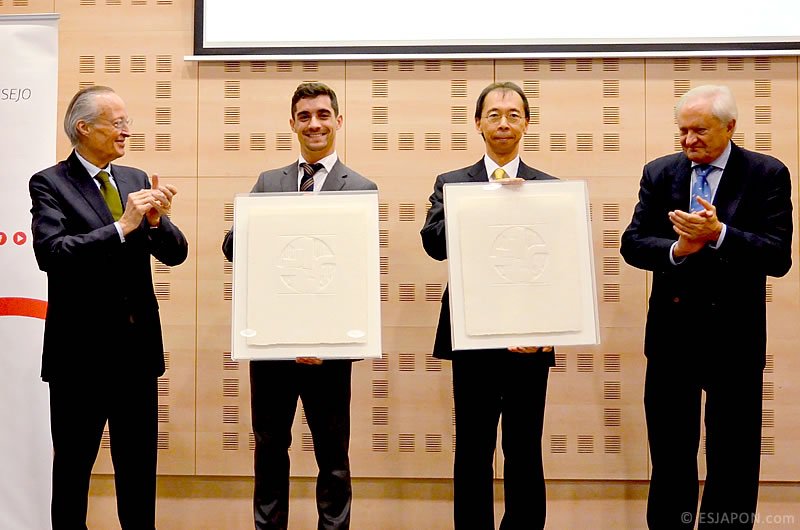 ESJAPONcom's tweet photo. 🇪🇸🇯🇵
スペイン日本財団 (Fundación Consejo España-Japón) による、スペインと日本の友好関係に貢献した個人や団体に授与される『西日財団賞』。第7回目の今年は、#ハビエルフェルナンデス 氏と #羽生結弦 選手、そして #NTTデータ に授与されました。
#FCEJ #スペイン
➡️ https://t.co/bRKHMyO3kr https://t.co/naJRmanFE1